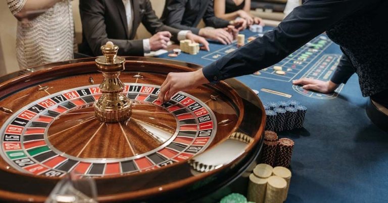 Online slots vs. land-based casinos- Which offer a better gaming experience